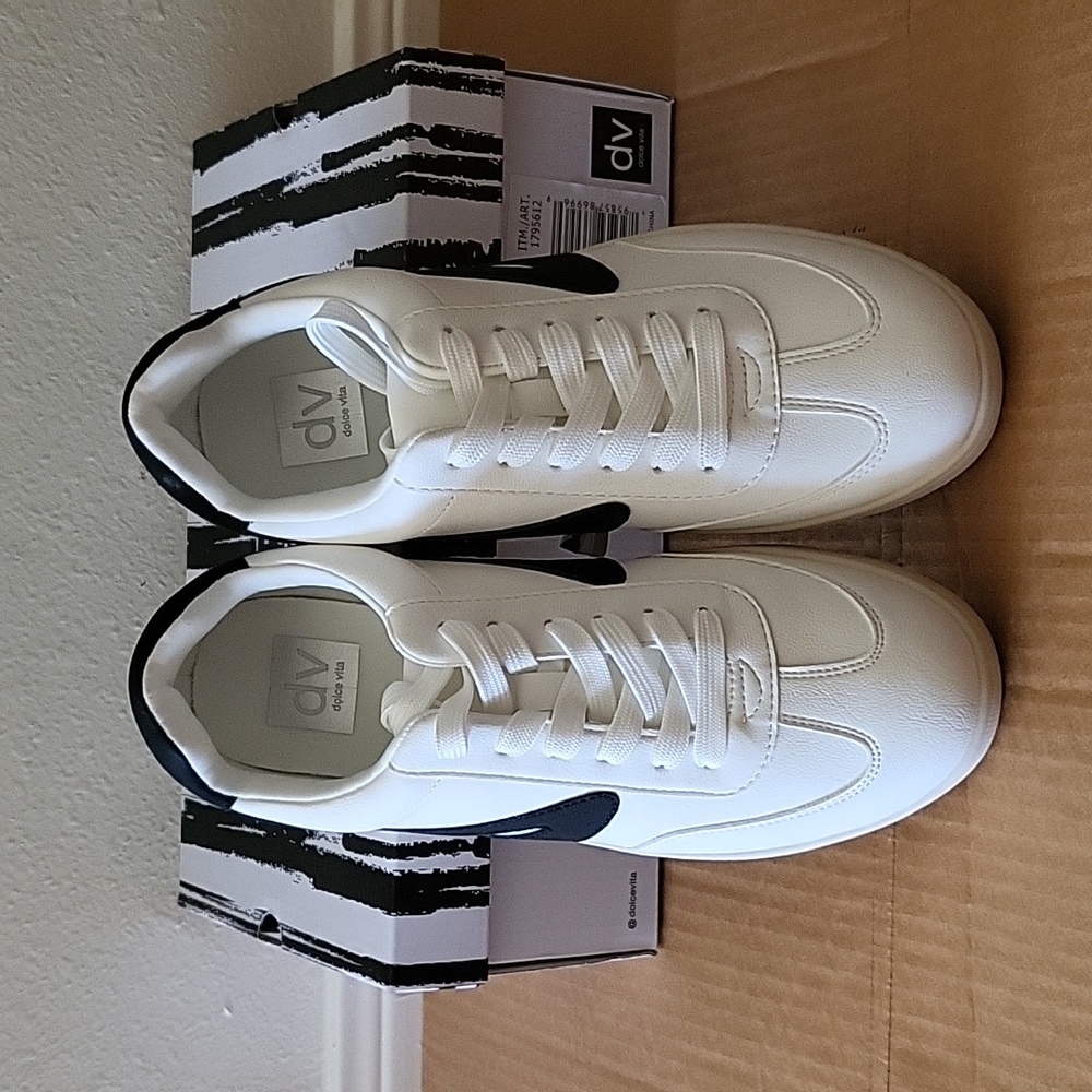 NWT DV DOLCE VITA LADIES